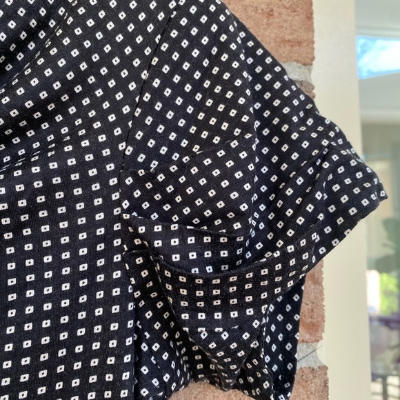 ✨Banana Republic short sleeve top with tiny white rectangular dotted pattern - Picture 2 of 5